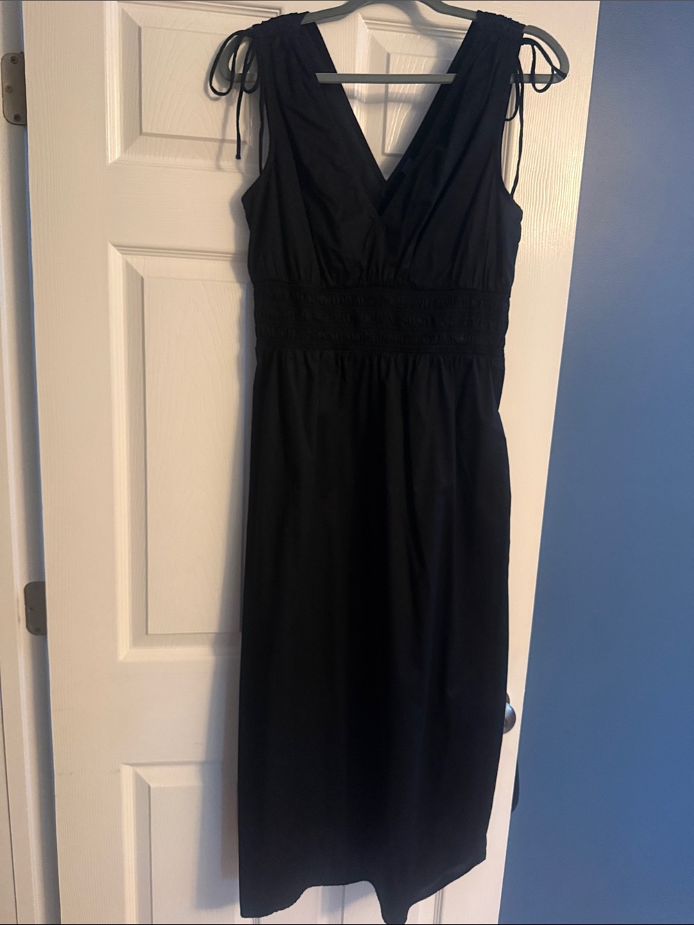 Old Navy Black Tie-Shoulder V-Neck Midi Dress - Never worn